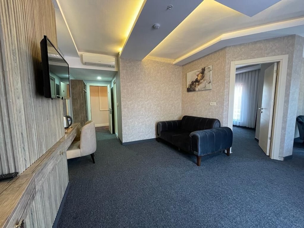 Luxury Suite photo 2
