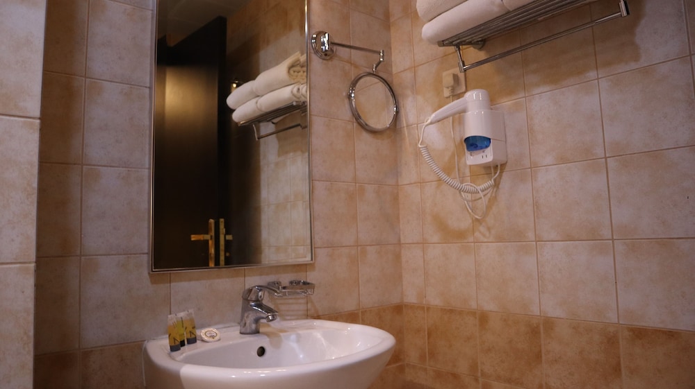 Standard Triple Room - Photo 2