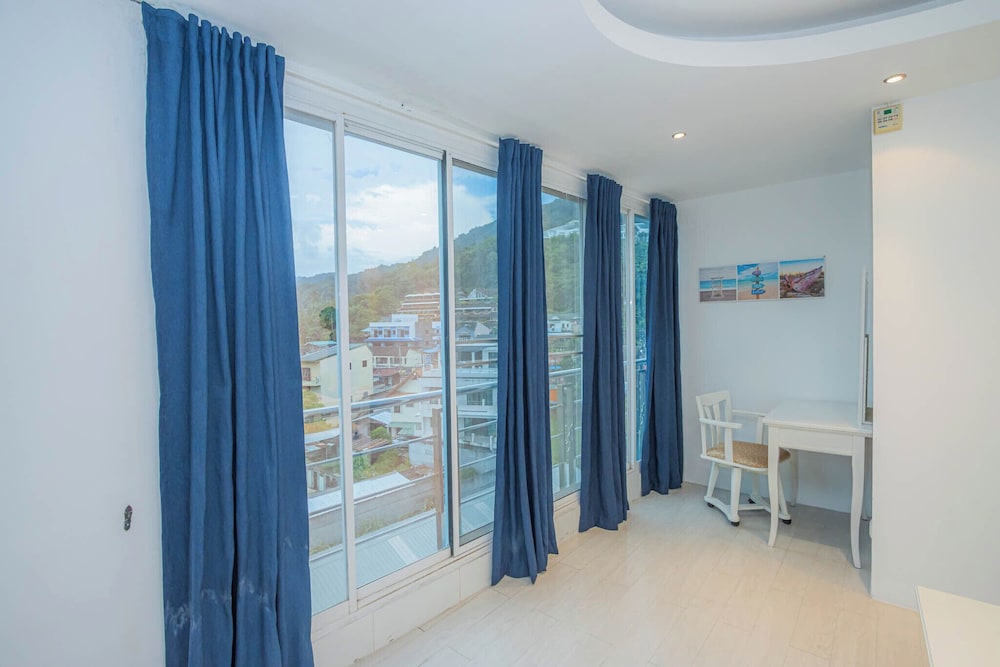 Presidential Room, Non Smoking, Hill View photo 2