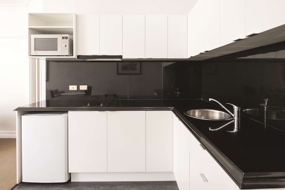 Upgraded 1 Bedroom Apartment thumbnail 6