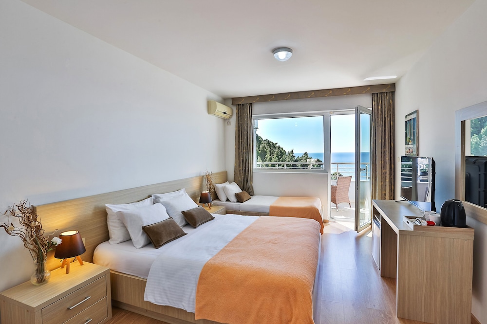 Standard Triple Room photo 2