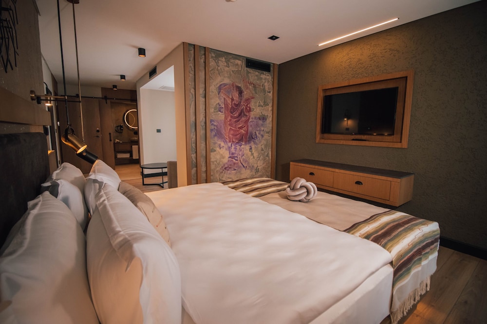Deluxe Room - Photo 3