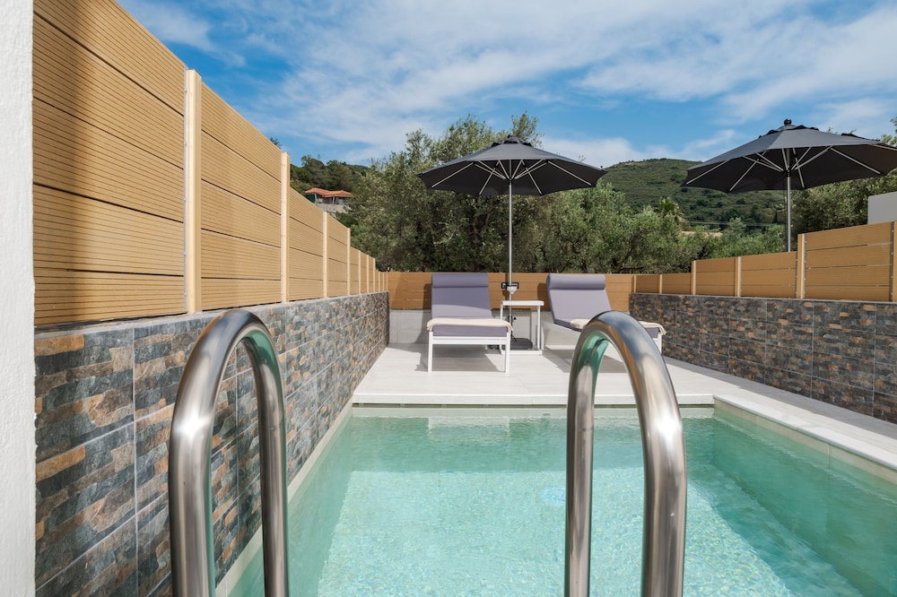 Superior Double with Private Pool - Photo 4