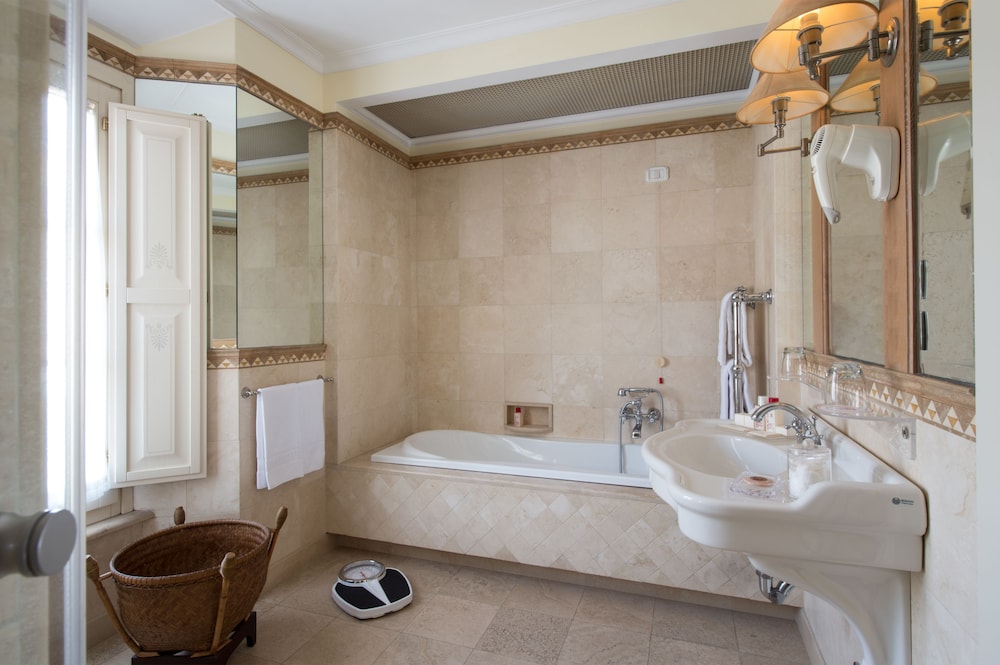 Deluxe Double Room, City View photo 3