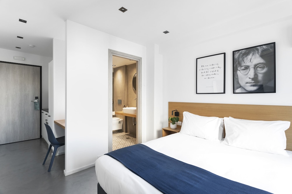 Premium Double Room, Balcony, City View photo 3