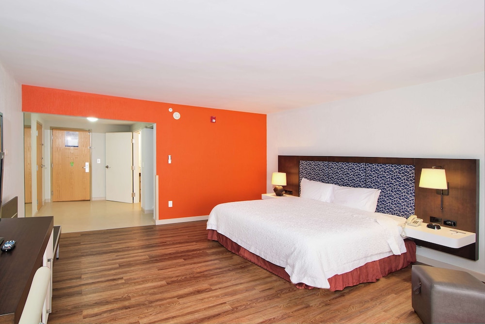 Studio, 1 King Bed, Accessible - Photo 2