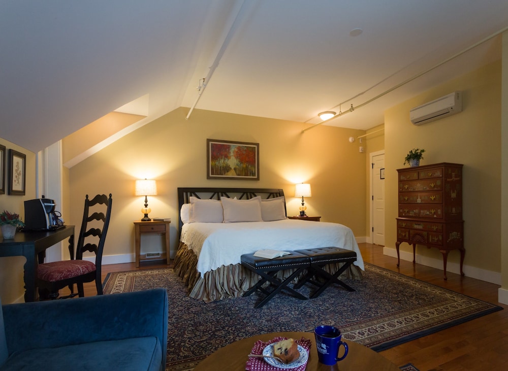 Suite (River Birch)