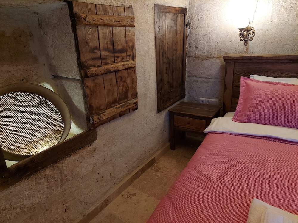 Standard Double Room - Photo 8