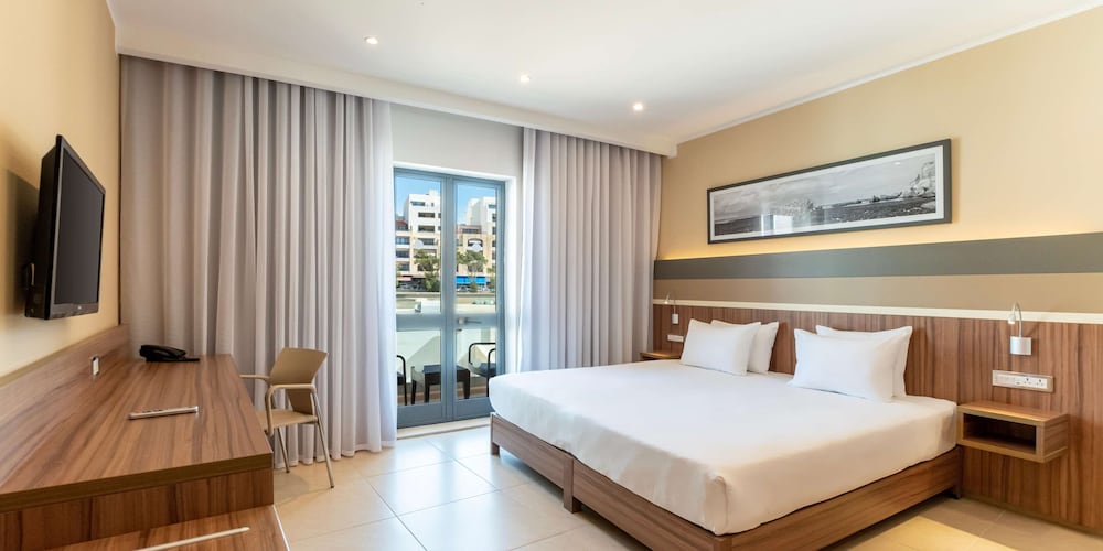 Deluxe Room, 1 King Bed, Sea View