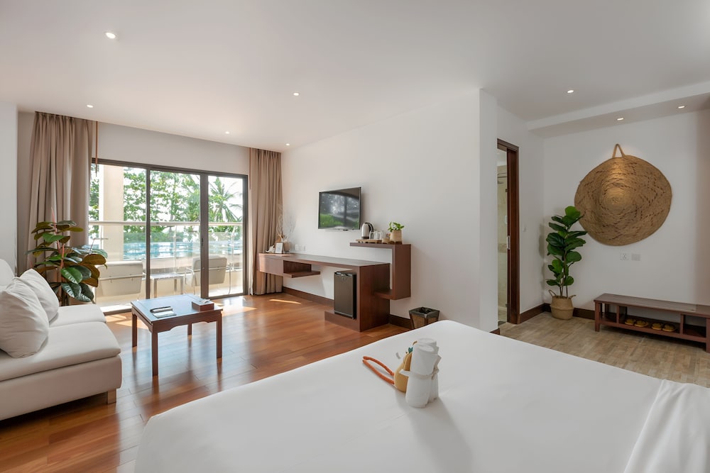 Deluxe Double or Twin Room, Beachfront - Photo 2