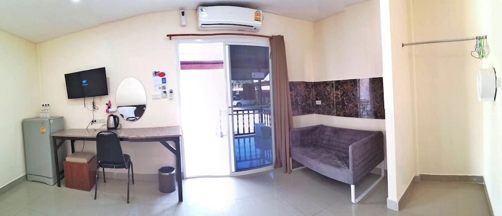 Family Triple Room, 1 Bedroom, Patio photo 3