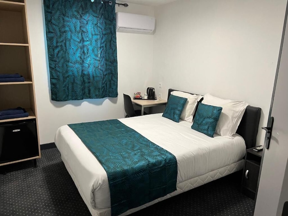 Double Room, Private Bathroom - Photo 6
