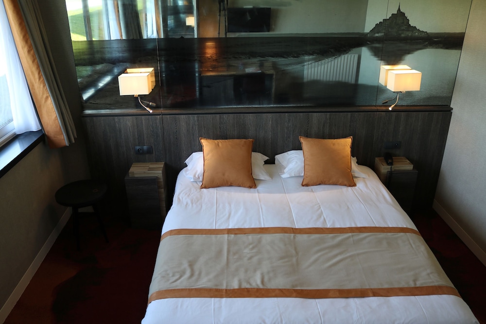 La Digue Room with River View and Balcony