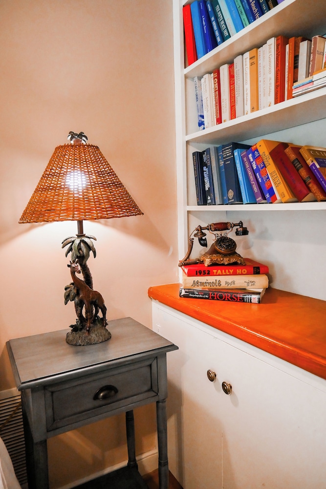 Library Room photo 3