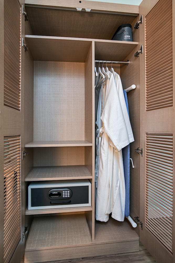 Standard Room, 2 Queen Beds, Accessible (Roll-In Shower) - Photo 3