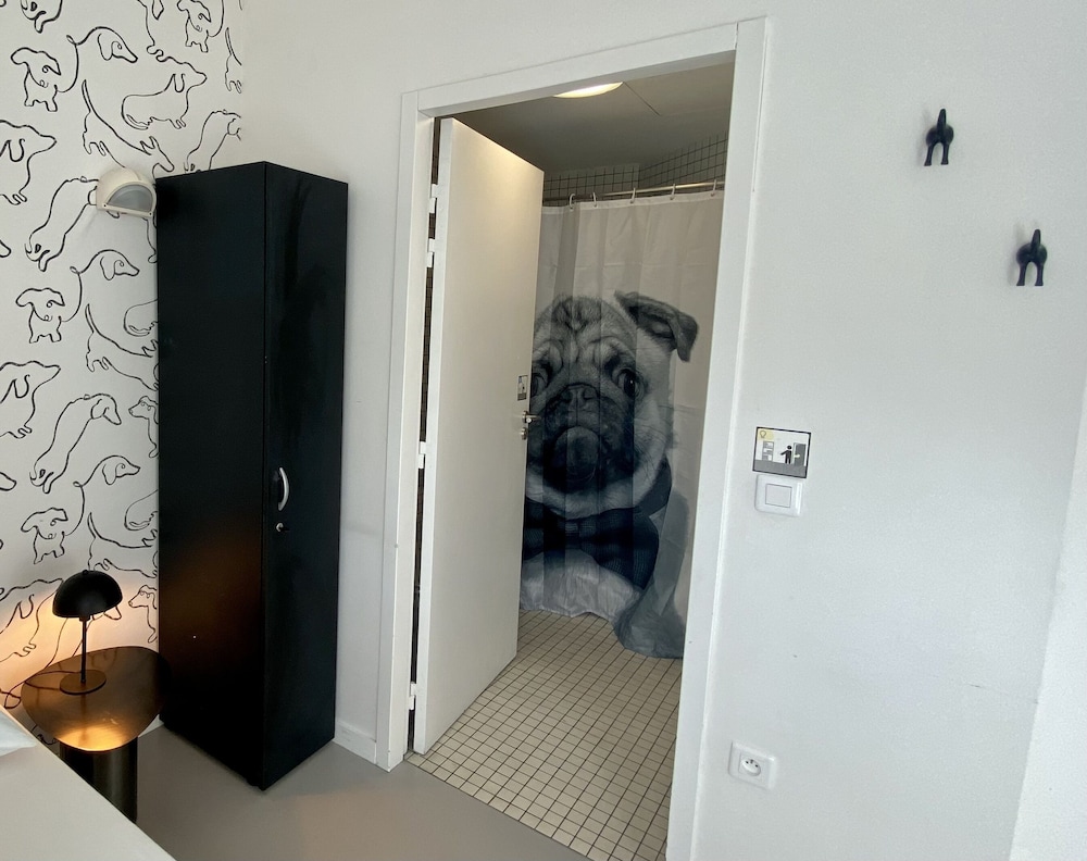 Quadruple Room (with shower) - Photo 8