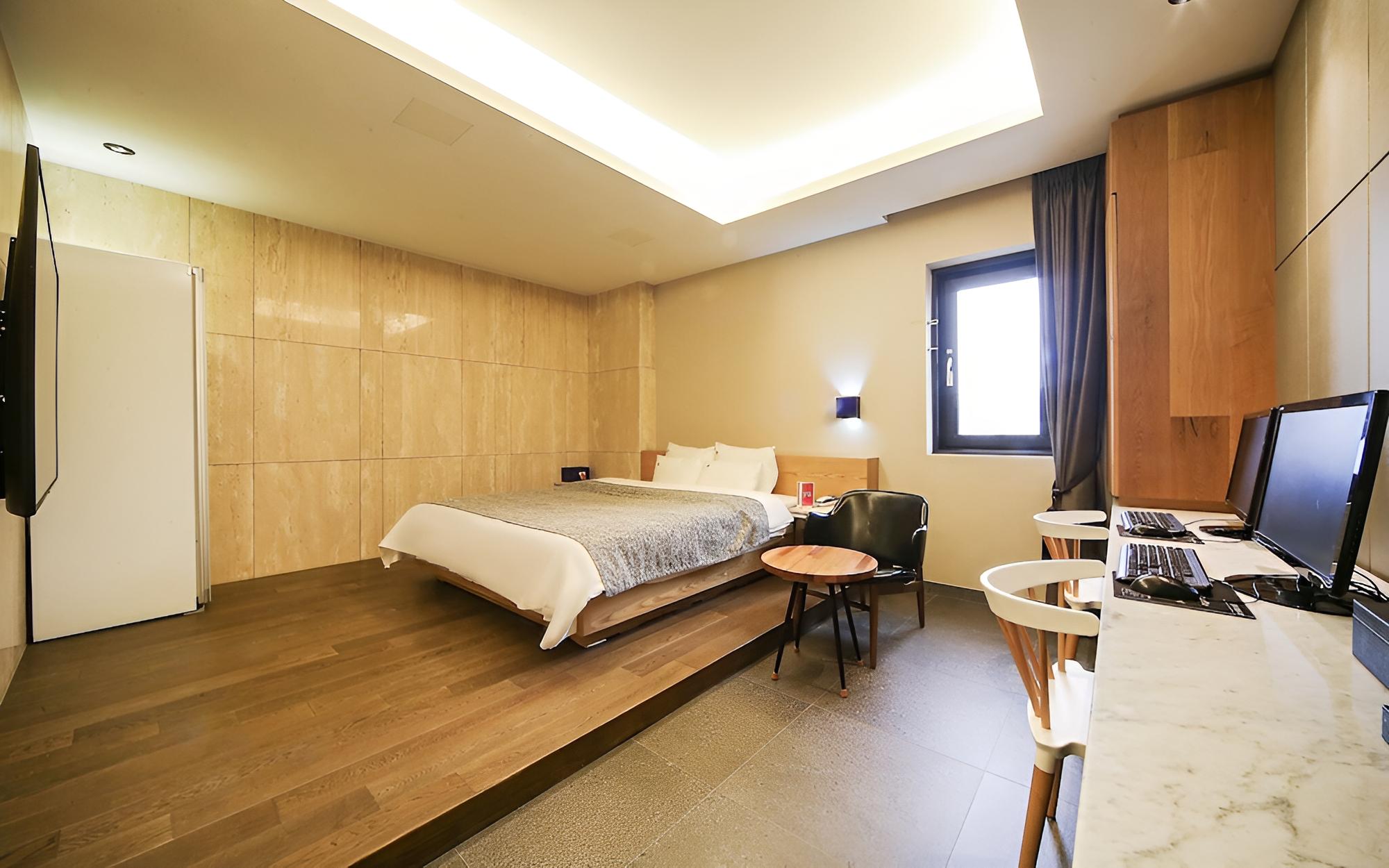 Room (Premium (styler equipped 65-inch smar) - Photo 1