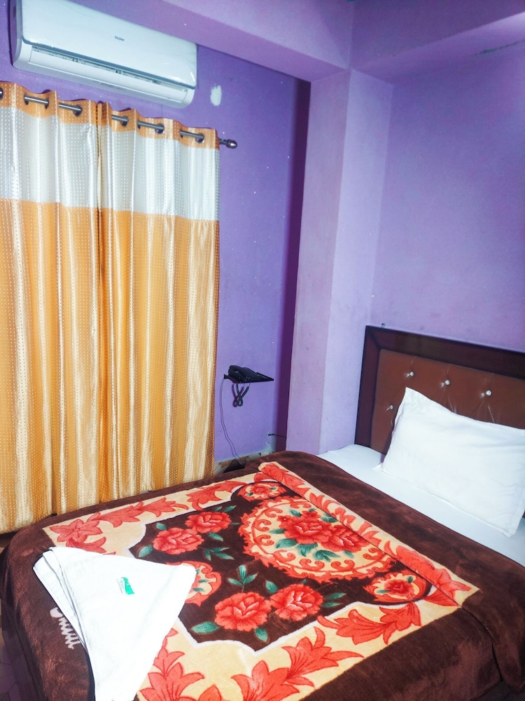 Single Room, Mountain View