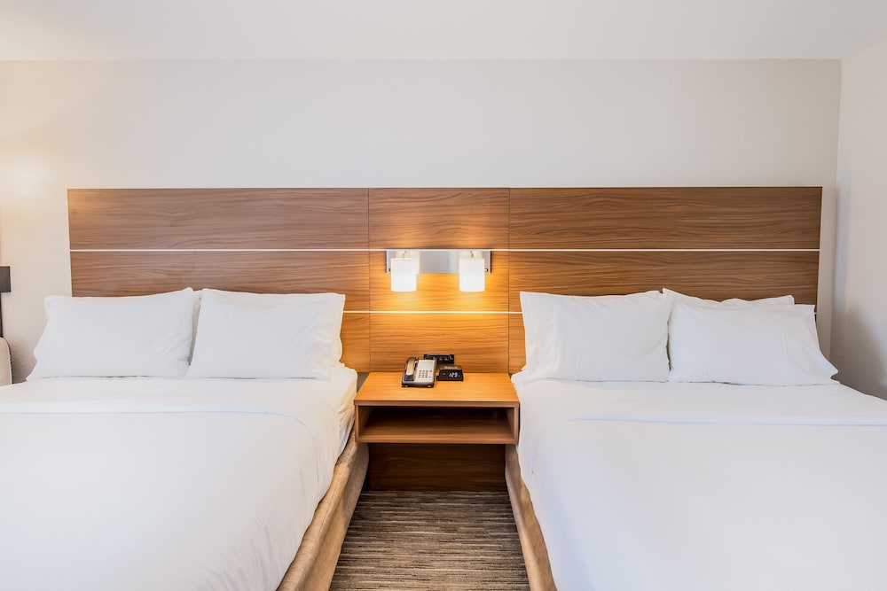 Standard Room, 2 Queen Beds, Balcony, City View - Photo 2