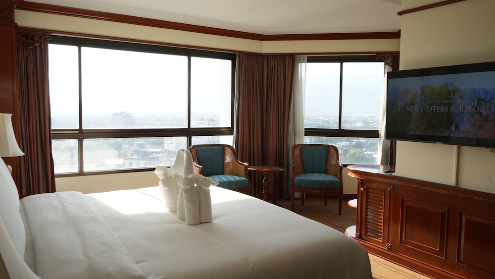 Deluxe Suite, 1 King Bed - Photo 6
