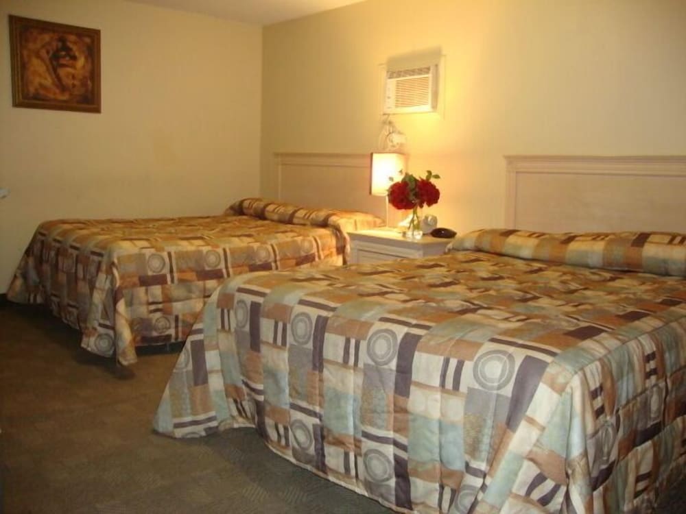 Economy Room, 2 Queen Beds (Motel)