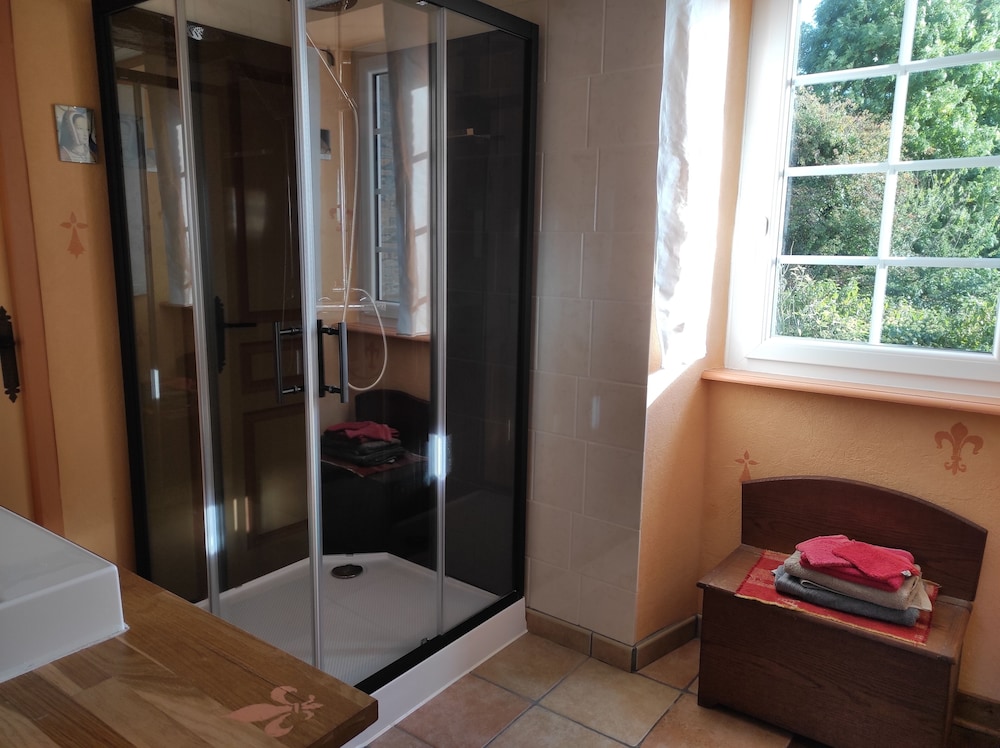 Superior Triple Room (Duchesse Anne) photo 3