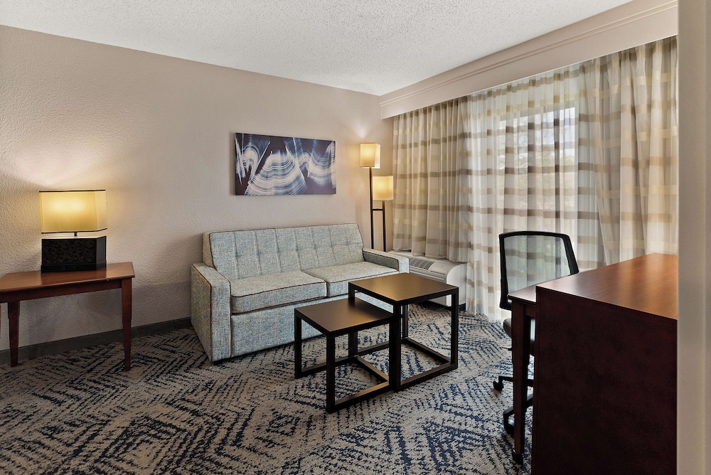 Suite, 2 Queen Beds, Non Smoking (with Sofabed) photo 2