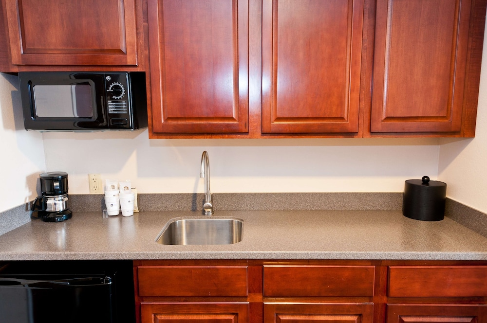 Suite, 1 King Bed, Non Smoking, Kitchenette photo 2