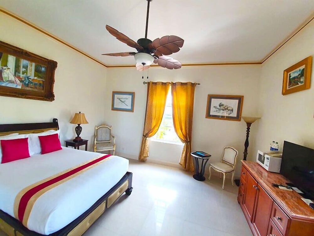 Ruby (Luxury,Lake & Partial Ocean View )