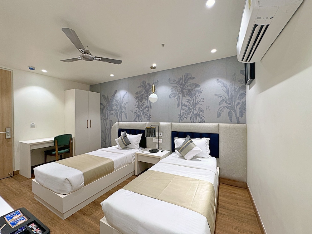 Standard Double or Twin Room, No Windows - Photo 15