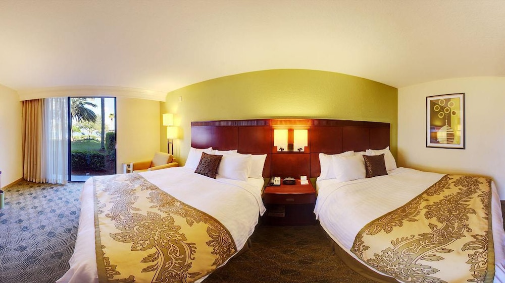 Junior Suite, 1 Bedroom, Balcony (Mobility/Hearing Access, Transf Shwr)