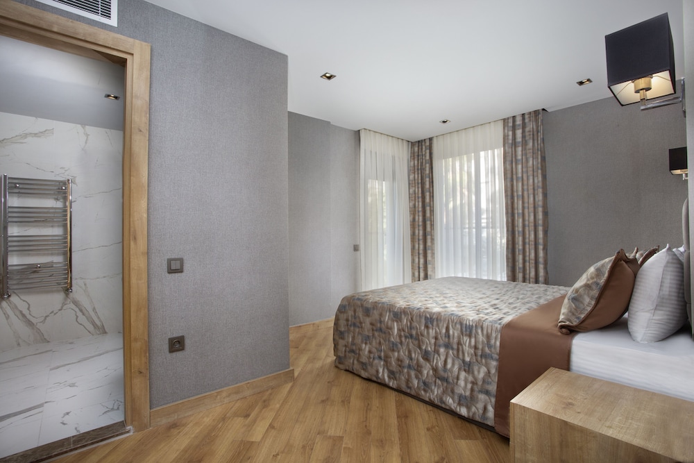 Grand Suite thumbnail 6