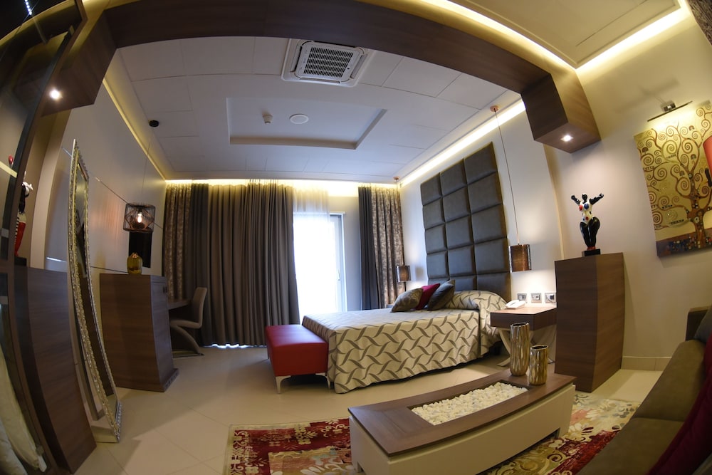 Royal Room, 1 Double Bed, Courtyard View photo 3