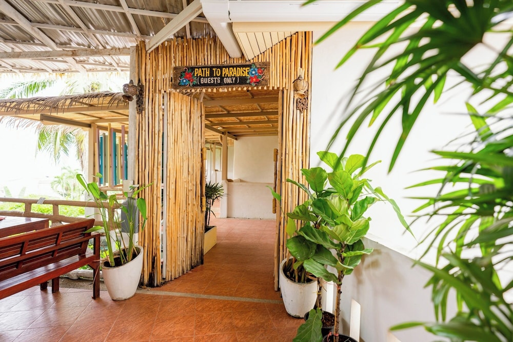 Beachfront Cave Family 2 Bedrooms - Photo 12