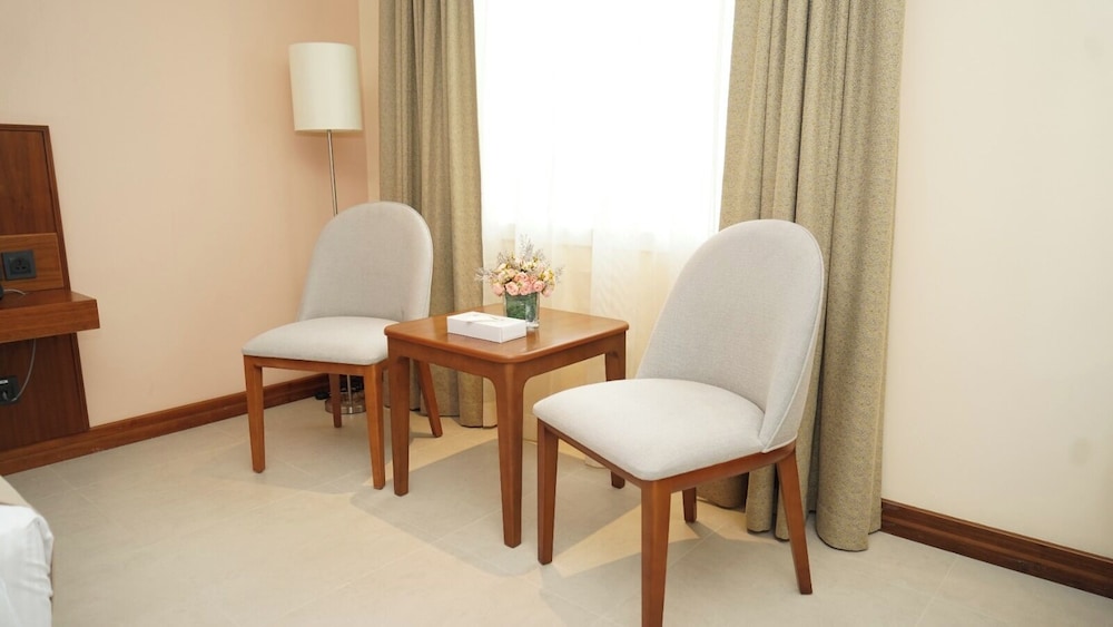 Standard Room, Multiple Beds - Photo 7