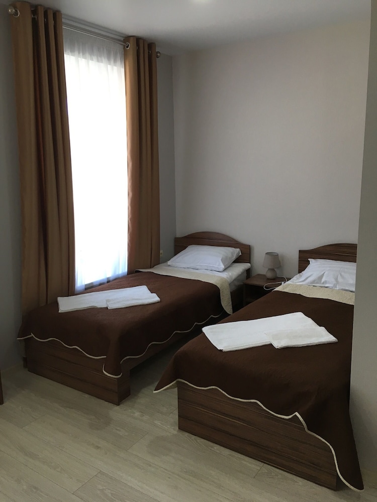 Basic Twin Room, 2 Twin Beds, Non Smoking photo 1