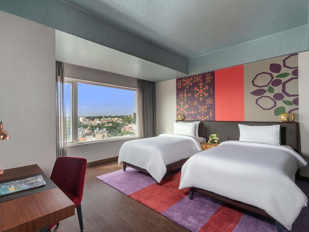 Deluxe Suite - 2 Bedroom - Kitchenette - Large Living area, photo 6