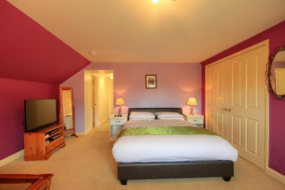 Premium Room, 1 King Bed, Non Smoking, Hill View photo 3