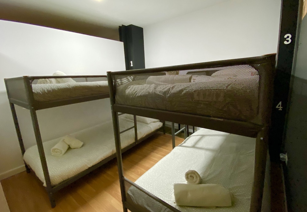 Shared Dormitory, Mixed Dorm, Shared Bathroom (1 Bed In 10 Bed Dorm)