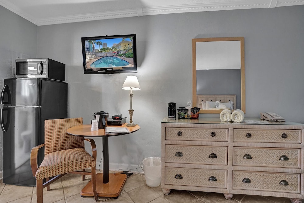Deluxe Double Room, Men only, Pool View photo 3