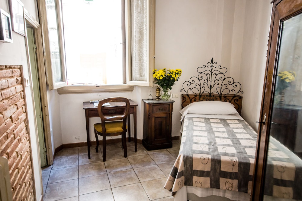Basic Single Room, Shared Bathroom