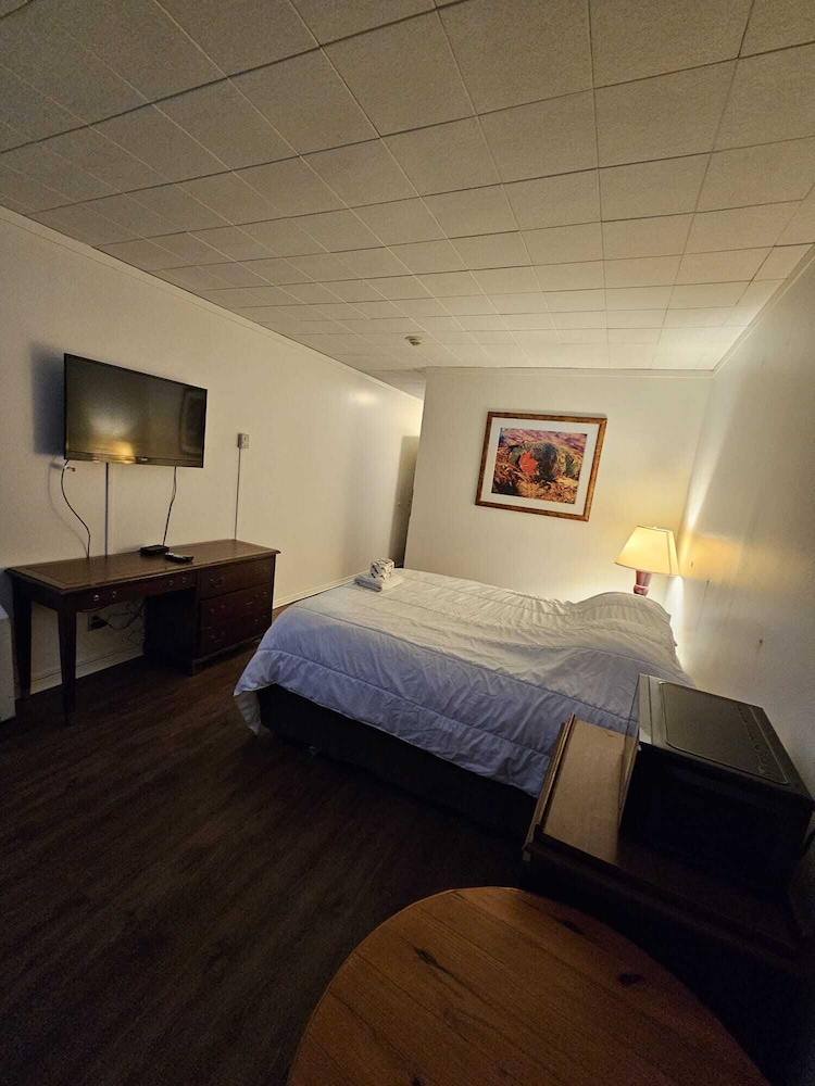 Standard Room, 1 King Bed photo 1
