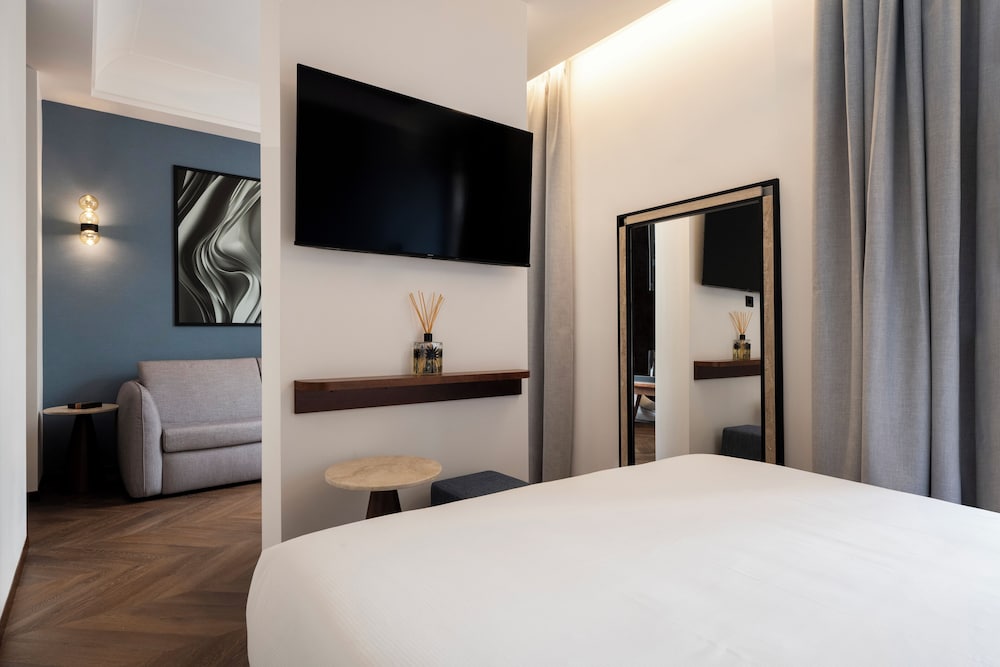 Luxury Suite photo 2