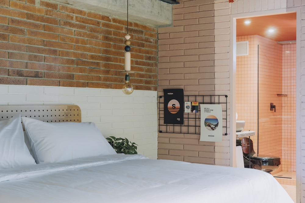 Standard Double or Twin Room - Photo 9