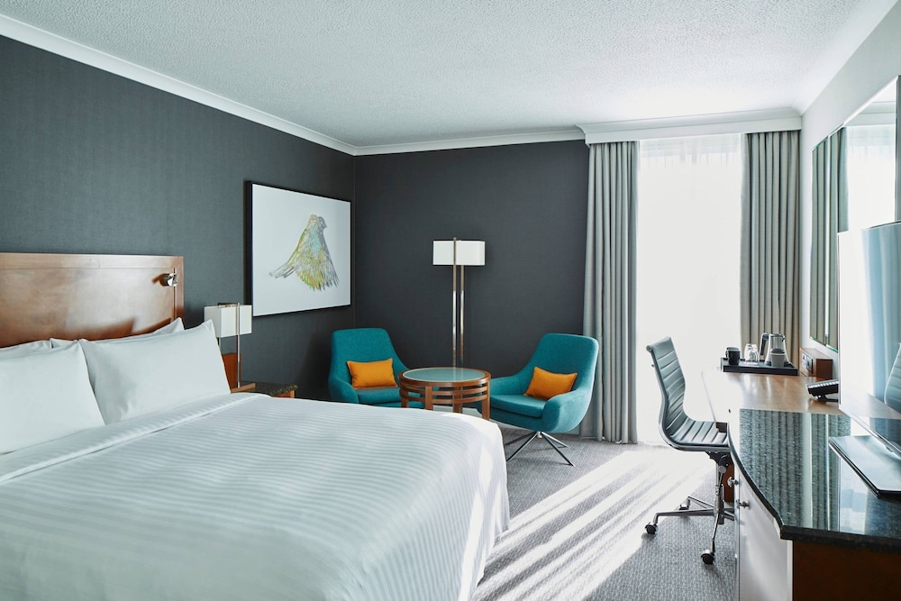 London Heathrow Marriott Hotel bedroom photo