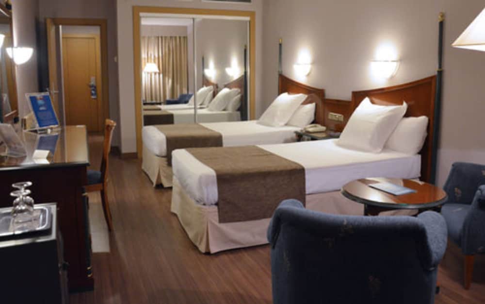 Standard Double Room, 2 Twin Beds - Photo 2