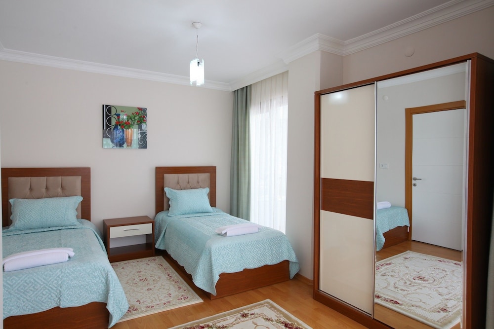 Family Apartment, 3 Bedrooms photo 2