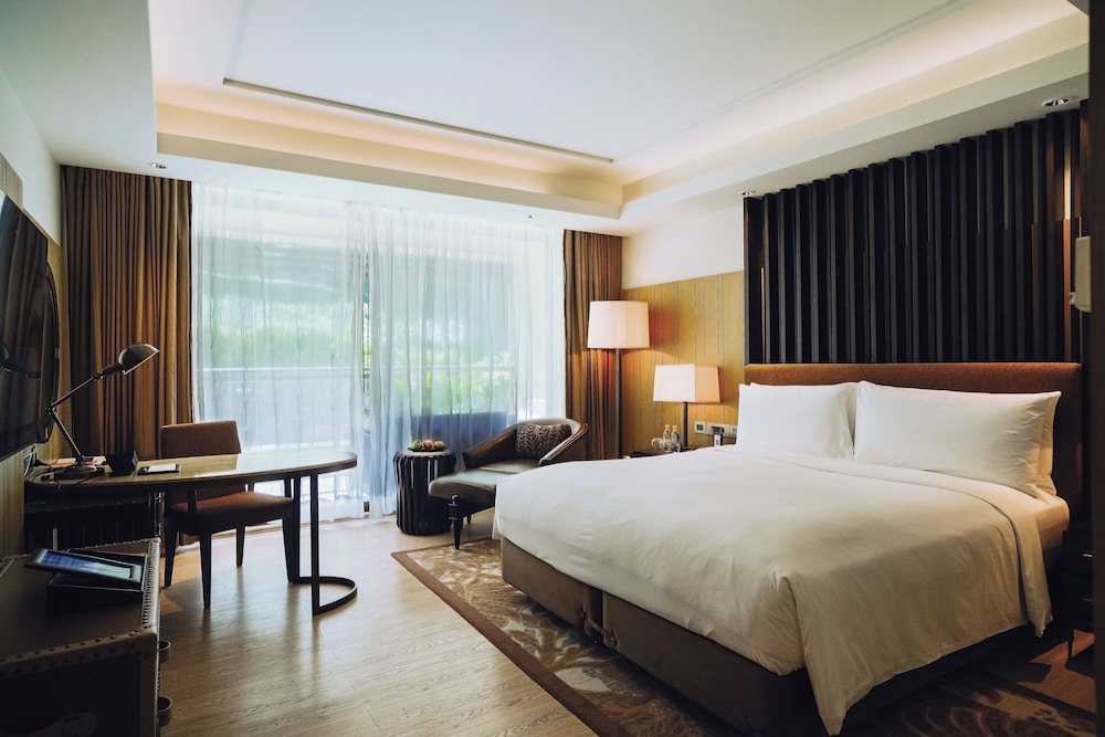 Room, 1 King Bed, Balcony photo 3