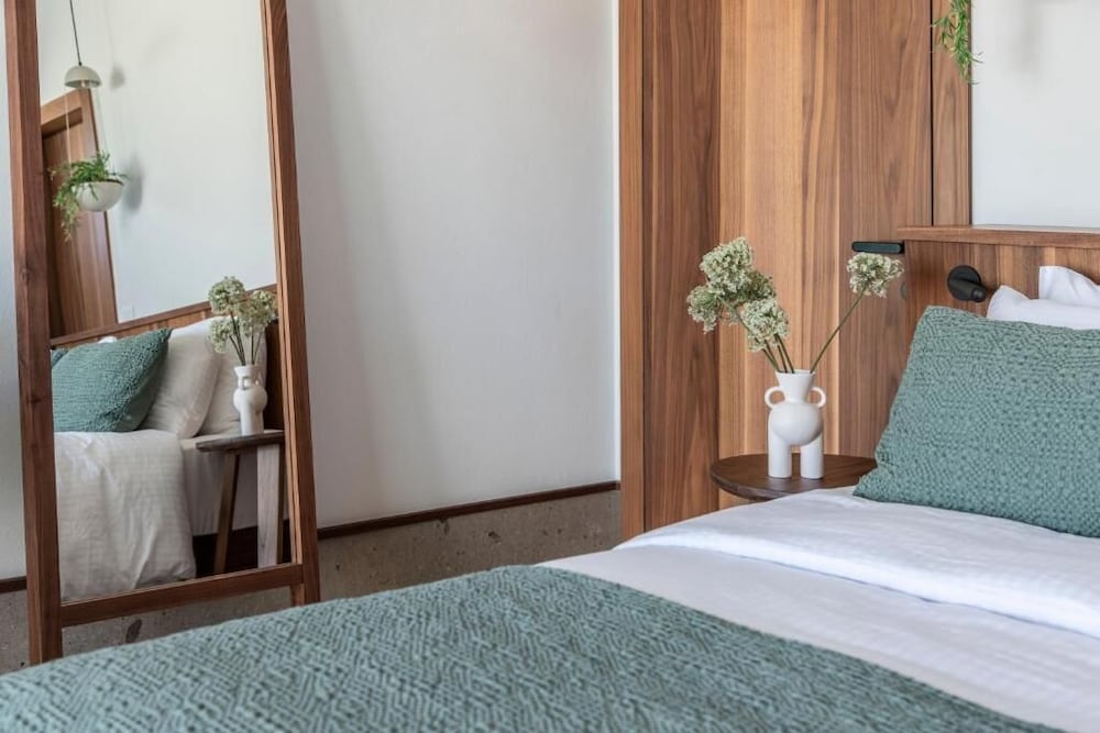 Deluxe Suite, Plunge Pool photo 1