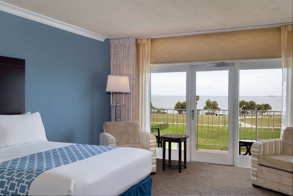 Superior Room, 2 Queen Beds, Balcony, Bay View (nonsmoking) - Photo 1